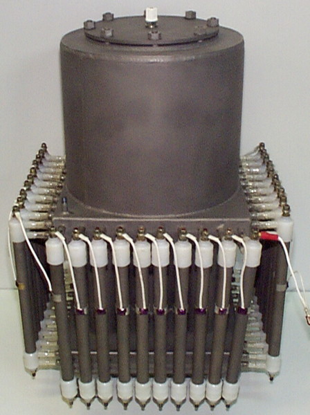 Реактор из 40 элементов ПЭМ-3 производительностью 400 гр/ч газообразной смеси оксидантов, вариант первых установок АКВАХЛОР, Москва, 1997 г.